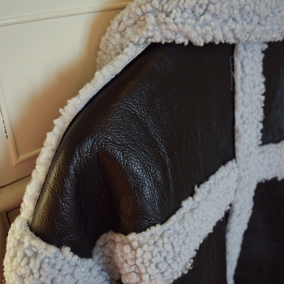 ASOS Design sherpa paneled jacket in black and blue - Picture 5 of 8